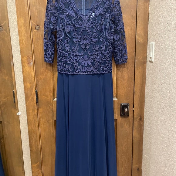 Wedding/Formal/Mother of the Bride-Groom - Picture 6 of 8